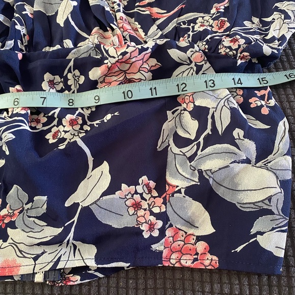 Off the shoulders crop top with ruffle overlay and back zipper - Picture 5 of 6